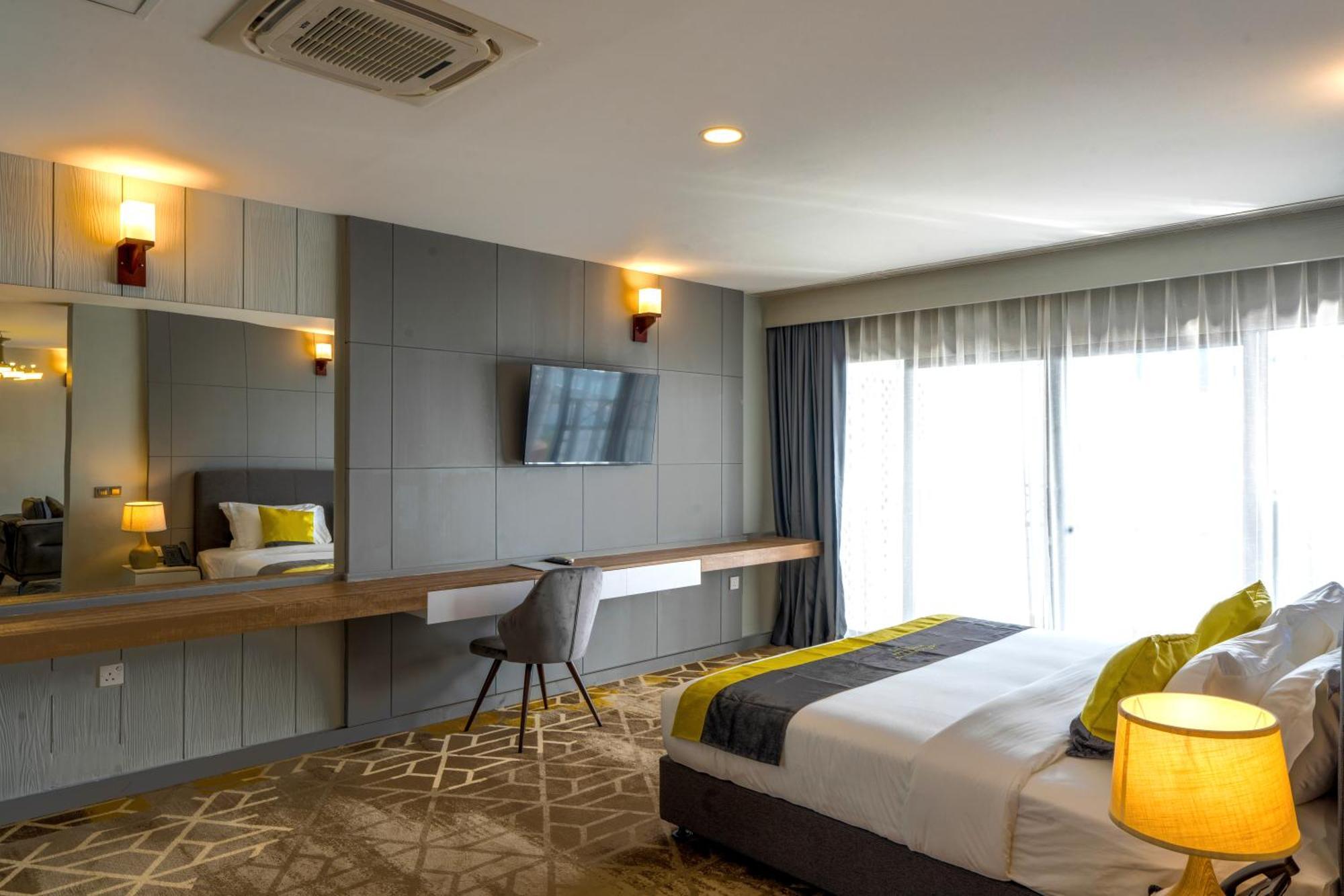 Standard King Room Return Airport Transfer & on Food & Beverage,1600698998:JPEG